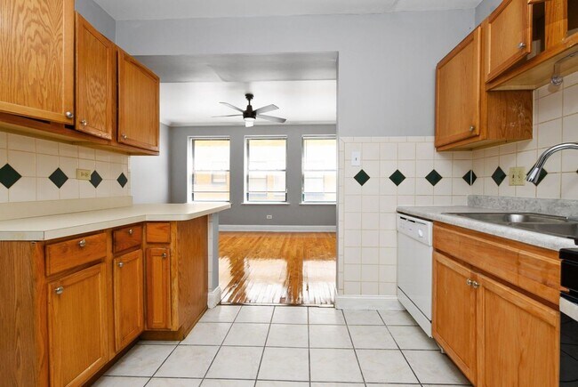 Building Photo - 7209 S Yates Blvd