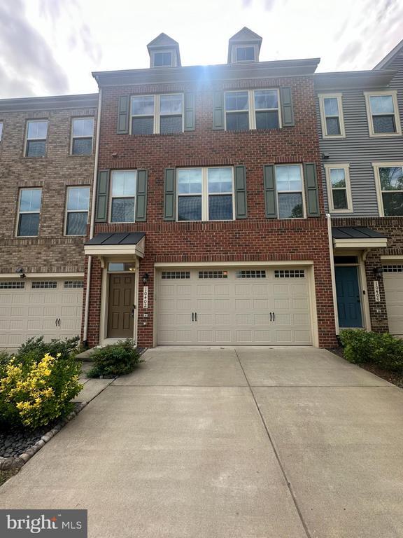 Foto del edificio - 10402 Steeplechase Run Ln