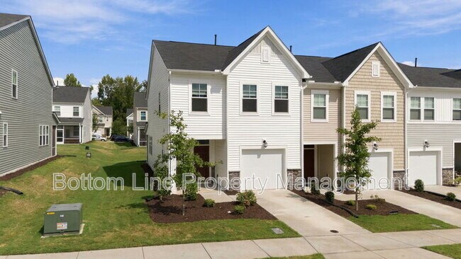 Building Photo - 5811 Woodlawn Dr