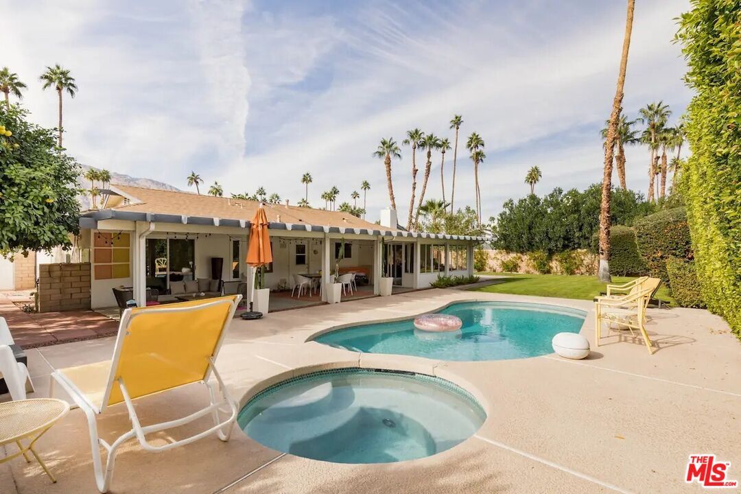 Primary Photo - 1390 S San Joaquin Dr