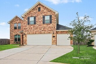 Building Photo - 8114 Royal Palm Ct