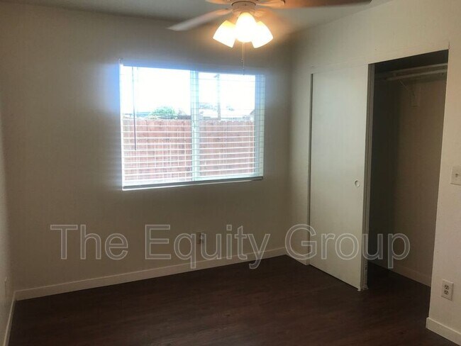 Building Photo - 113 W Sonora Ave