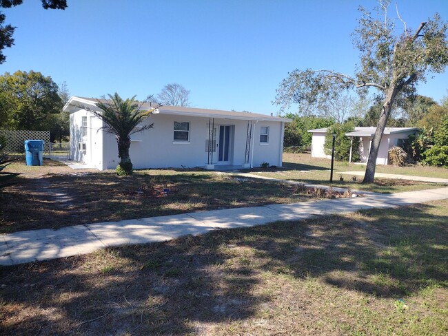 Building Photo - Adorable UPDATED 1 bedroom 1 Bath home wit...