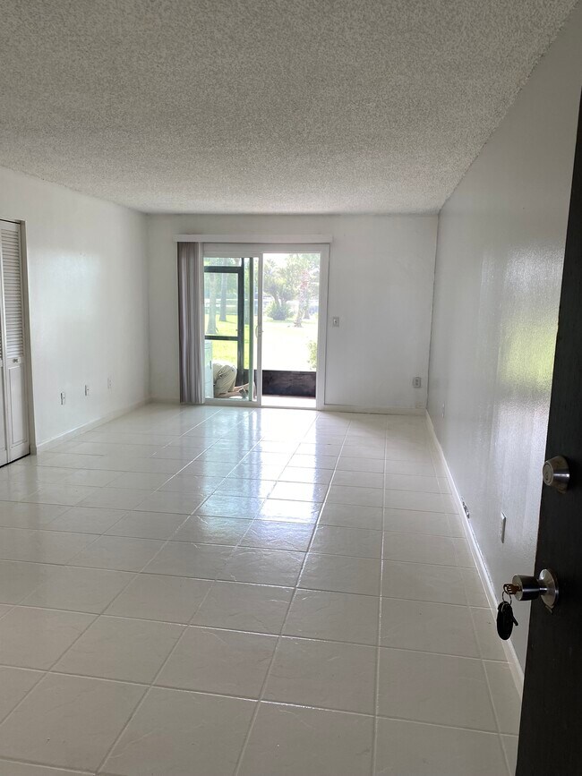 Foto del edificio - 936 Lake Destiny Rd