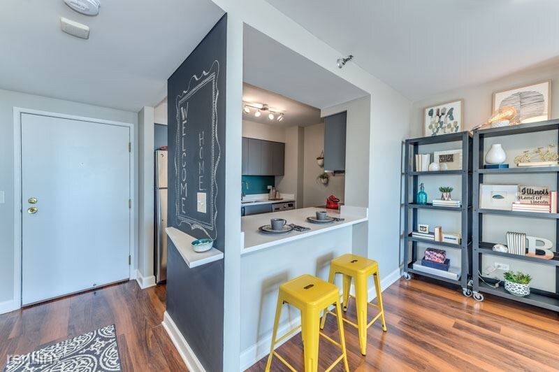 Building Photo - 1735 Chicago Ave