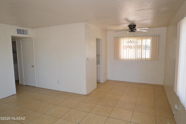 Foto del edificio - 4650 E 19th St