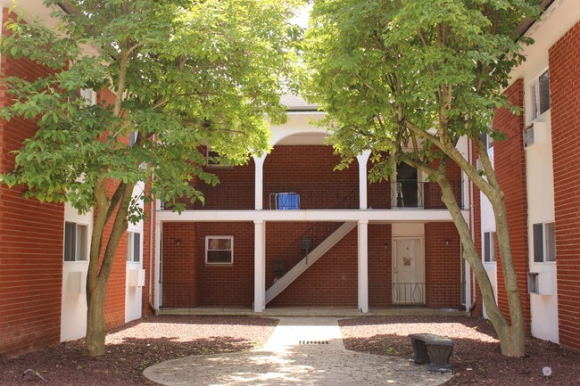 Building Photo - Spring Lake Apartments