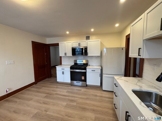 Building Photo - 120 Burritt Ave