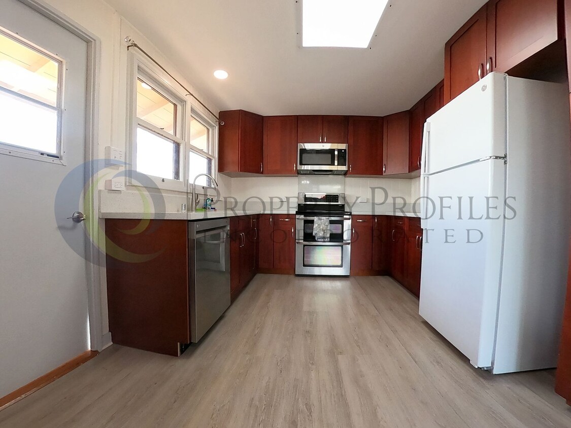 Primary Photo - Pearl City - 3 bedroom/2 bathroom house wi...