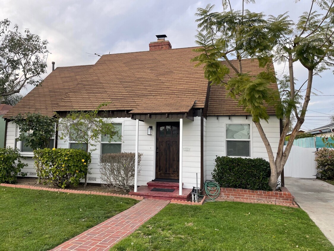 MAIN ENTRANCE - 4861 W 96th St