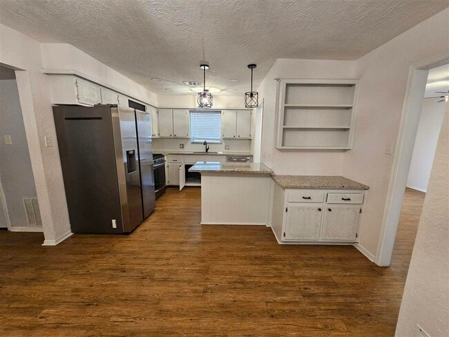 Building Photo - 5418 NW Cottonwood Dr