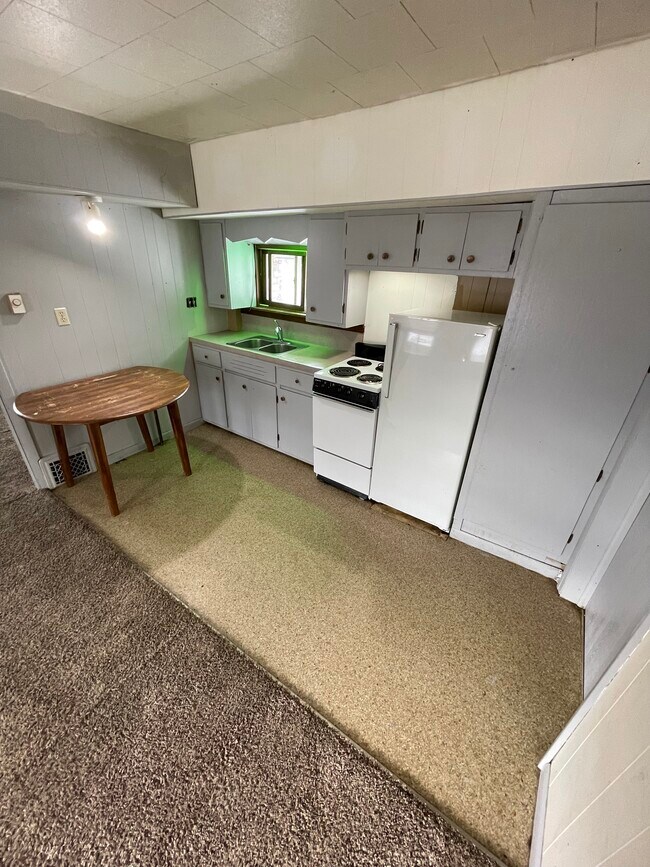 2416 Algoma St Unit 3, Stevens Point, WI 54481 Apartments in Stevens