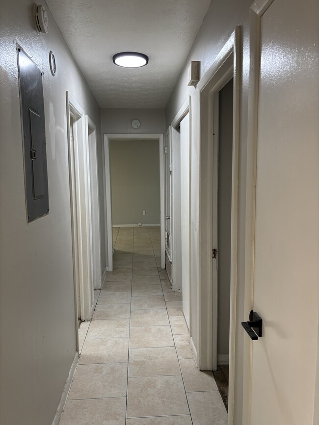 Building Photo - 7525 Sharbeth Dr S