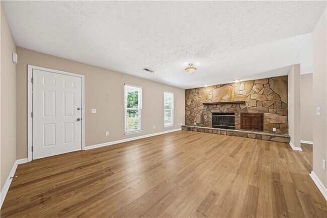 Building Photo - 3773 Memorial Pkwy NW