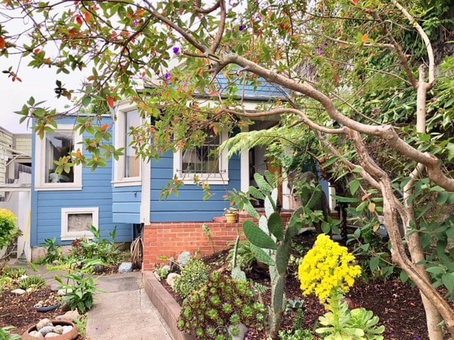 Building Photo - Awesome Garden Cottage: Gardener + Parking...