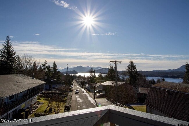 Building Photo - 411 Canyon Rd