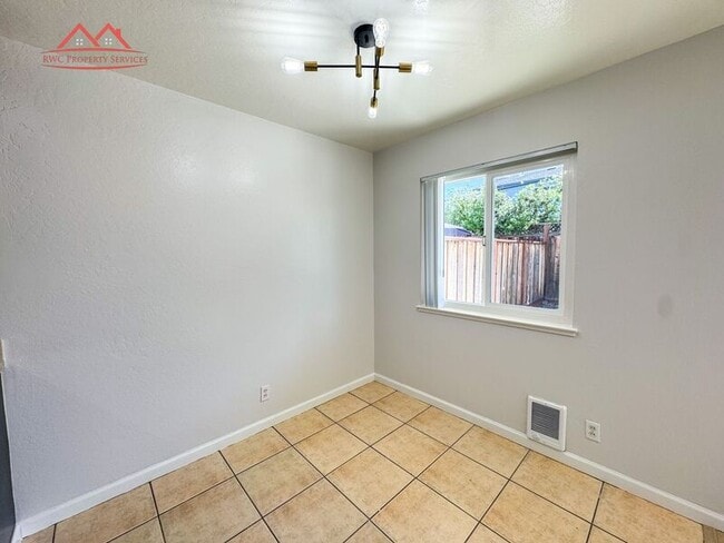 Building Photo - 1578 Albatross Dr
