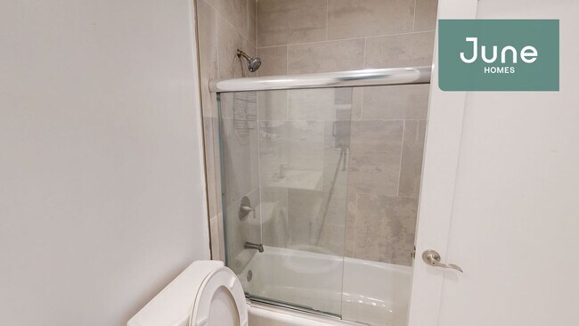 Foto del edificio - ROOM ONLY in 10-bed/9.0-bath Home