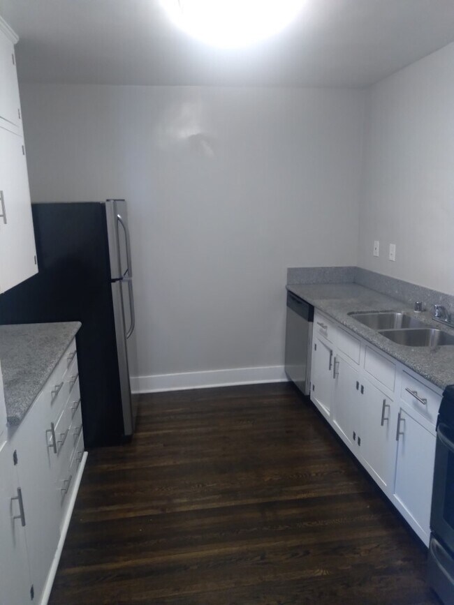 Foto del edificio - 1004 E 1st St