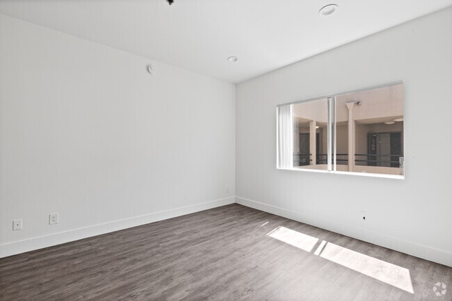 2BD, 2BA - 1,100SF - Primary Bedroom - Hoover Hilltop