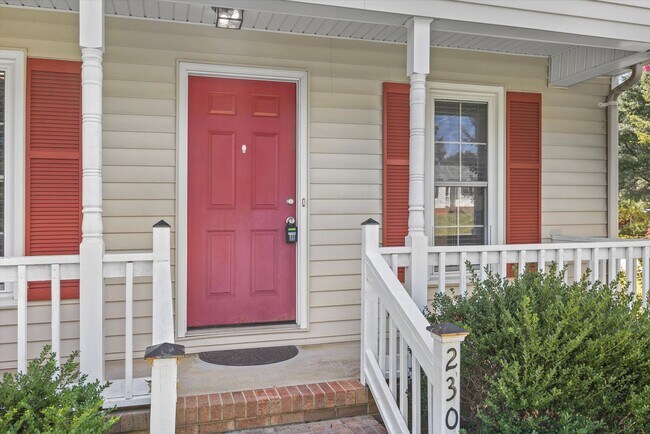 Building Photo - Updated and well maintained 3 bedroom, 2 b...