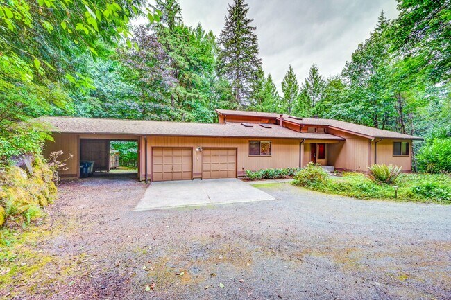 Building Photo - Great Home Tucked Away in Mirrormont on Tiger Mountain