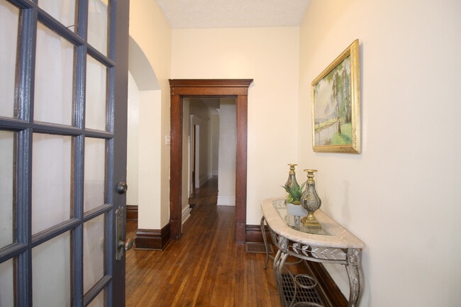 Pasillo de entrada - 1374 Neil Ave