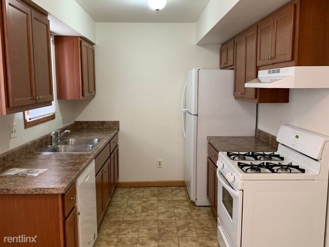 Foto del edificio - 2 br, 1 bath Apartment - 6320 53rd St