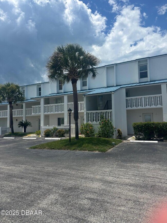 Building Photo - 4590 S Atlantic Ave