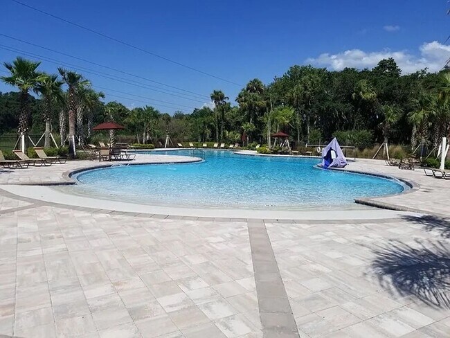 Foto del edificio - Beautiful 3 bedroom 2 bath home located in a quiet neighborhood