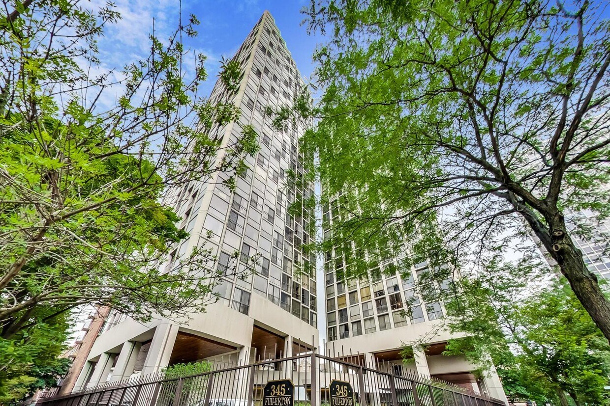 Primary Photo - 345 W Fullerton Pkwy