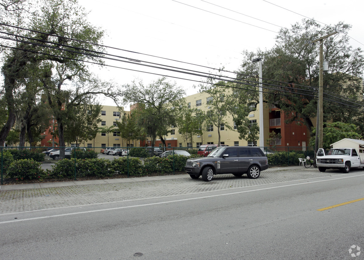 Foto del edificio - Allapattah Community II