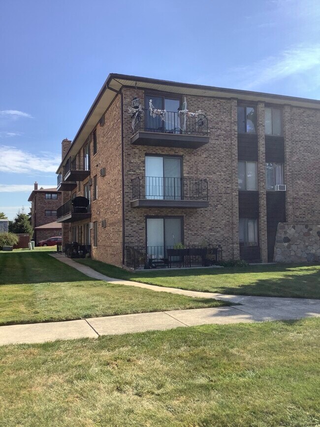 Foto del edificio - 10411 Mason Ave