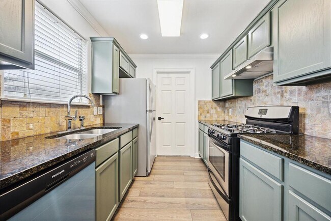 Building Photo - 6116 Perlita Dr
