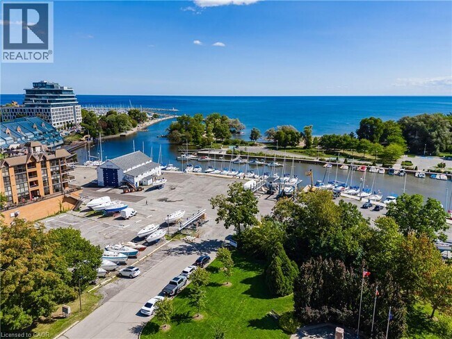 Building Photo - 2511 Lakeshore Rd W