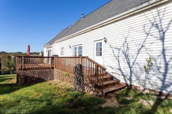 Building Photo - 1000 Mourning Dove Dr