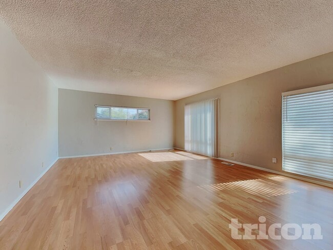 Foto del edificio - 573 Laurel St