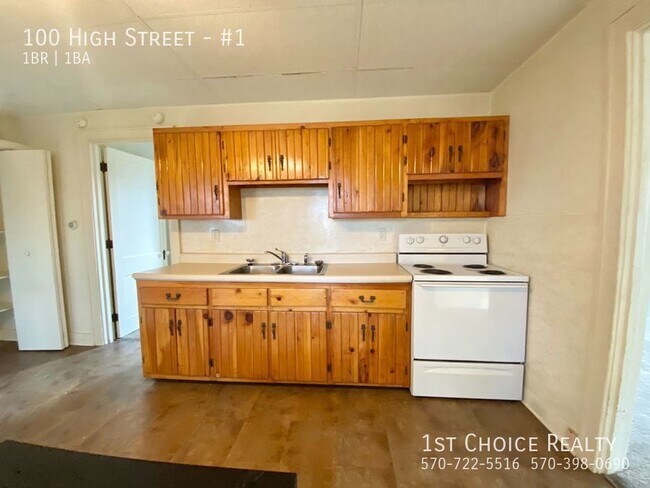 Building Photo - Large 1st floor 1 bedroom with heat, water...