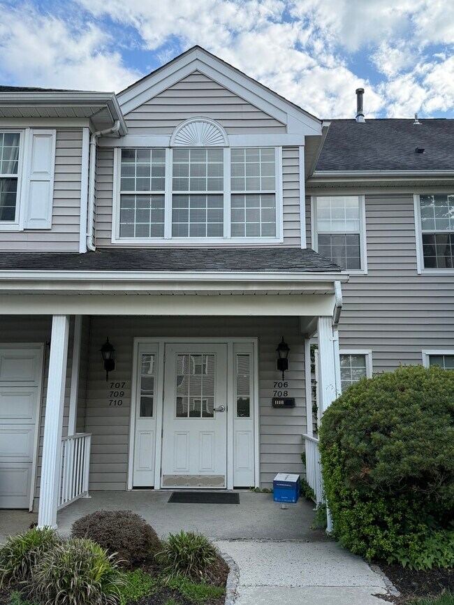 Building Photo - 709 Eagles Chase Dr