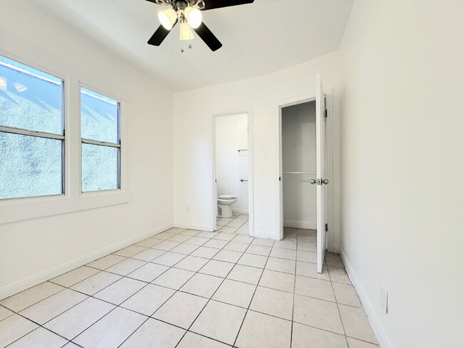 Foto del edificio - 727 E 81st St