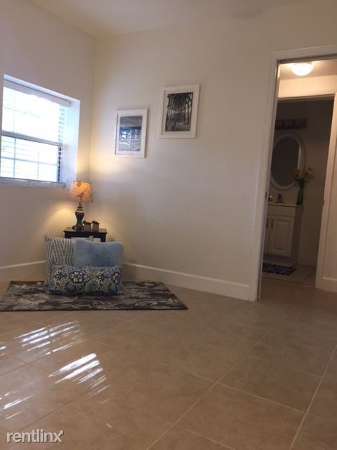 Building Photo - 301 S Gomez Ave