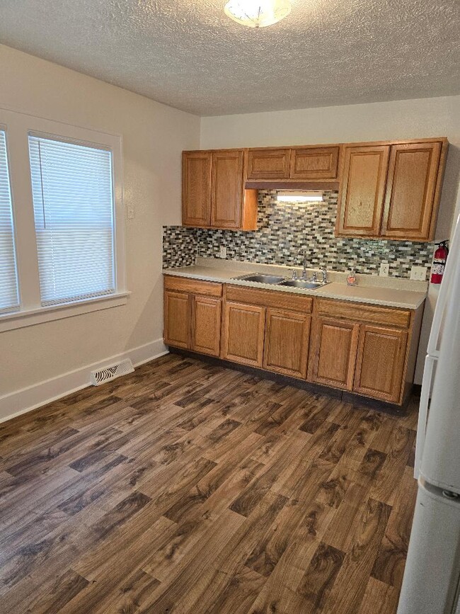 Building Photo - 522 Mabel St