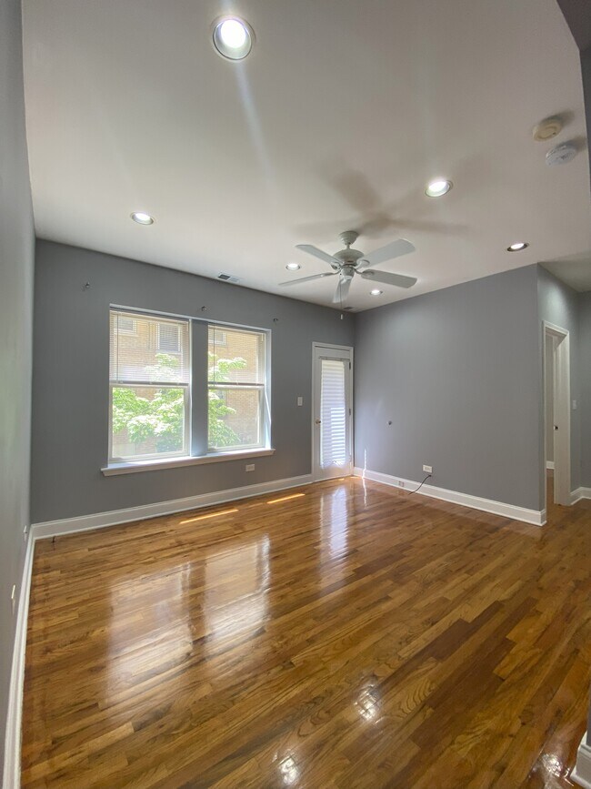 Foto del edificio - 4716 N Bernard St