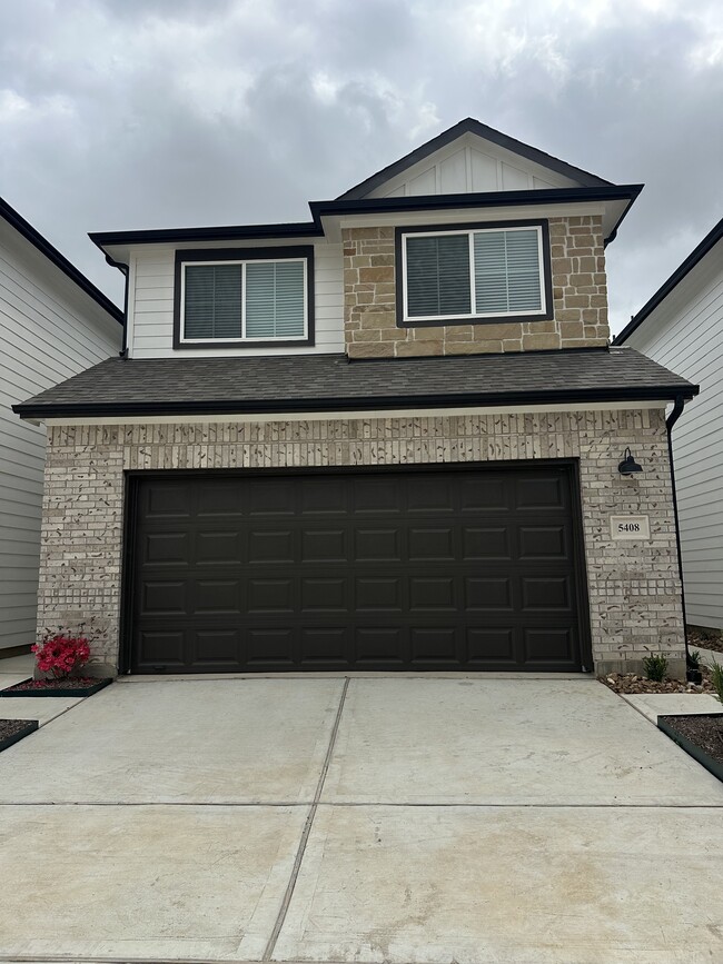 Building Photo - 27022 Dove Dr