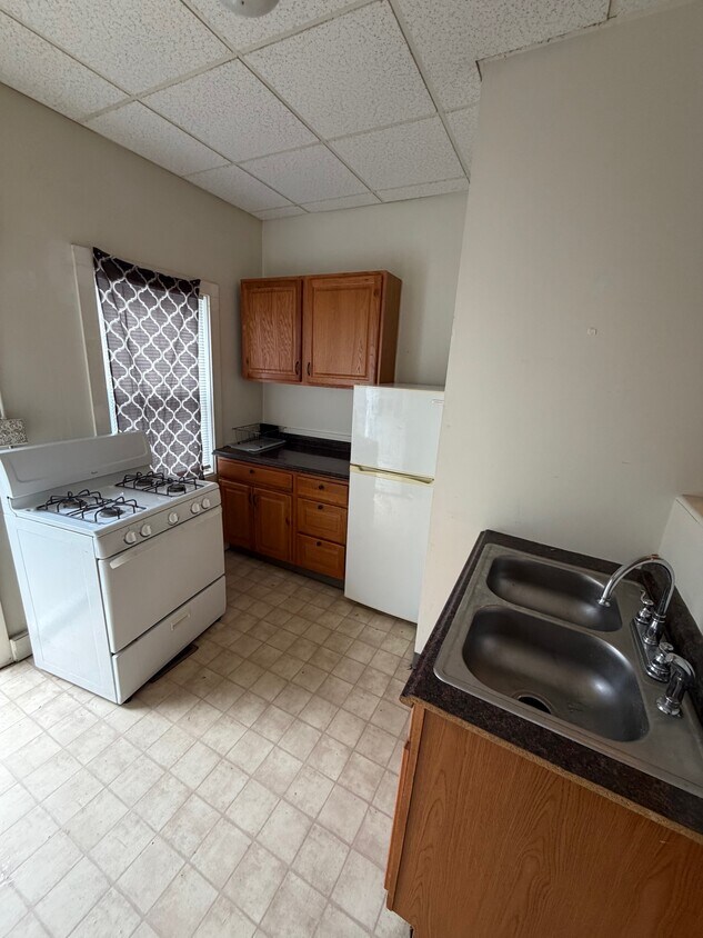 Building Photo - 348 Clinton St