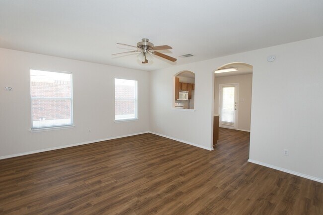Building Photo - Move in Ready Leander Single Story!