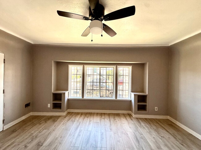 Building Photo - 532 W 77th St
