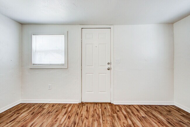 Foto del edificio - 204 S Stewart Ave