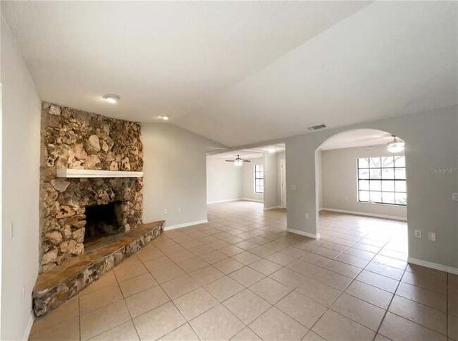 Foto del edificio - 8318 Chenille Dr