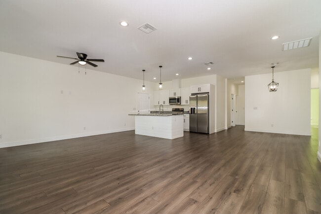 Building Photo - 2001 E Wood St